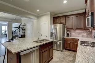 1014 W 22nd St, Houston, TX 77008 - Photo 3