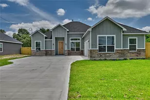 185 Oak Cluster Dr, Columbus, TX 78934 - Photo 1