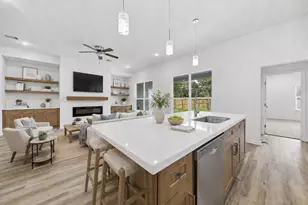 185 Oak Cluster Dr, Columbus, TX 78934 - Photo 1