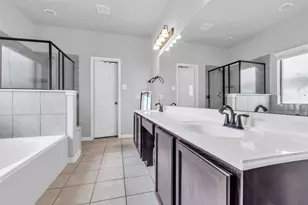 10211 Norway Spruce Ln, Tomball, TX 77375 - Photo 5