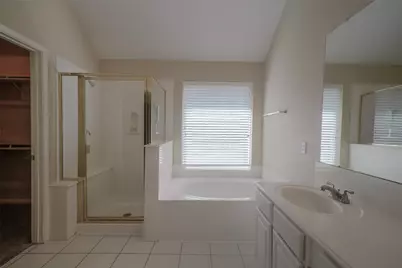 39 Belcarra Place, The Woodlands, TX 77382 - Photo 17