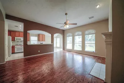 39 Belcarra Place, The Woodlands, TX 77382 - Photo 5