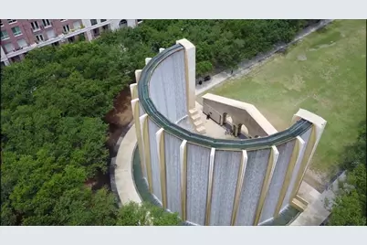 2126 Briarglen Drive, Houston, TX 77027 - Photo 33