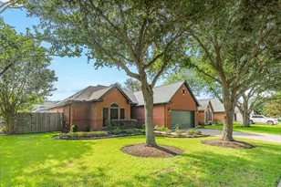 264 Lasso St, Angleton, TX 77515 - Photo 3