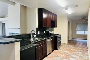 8239 Squires Pl Dr, Houston, TX 77083 - Photo 5