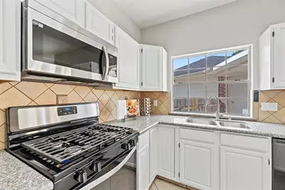 215 Birch Hill Drive, Sugar Land, TX 77479 - Photo 15