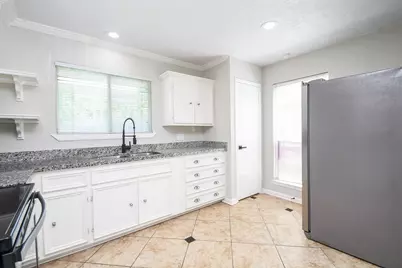 6906 Grant Drive, Richmond, TX 77469 - Photo 9