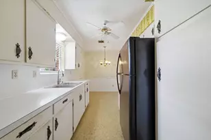 410 Vance St, League City, TX 77573 - Photo 9