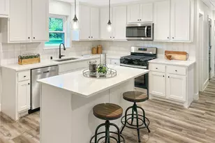 701 Cannan Dr, Angleton, TX 77515 - Photo 3