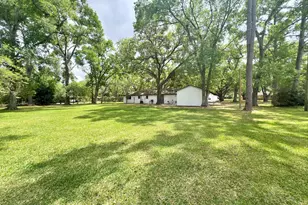 701 Cannan Dr, Angleton, TX 77515 - Photo 23