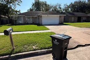 10115 Hollow Canyon Dr, Sugar Land, TX 77498 - Photo 5