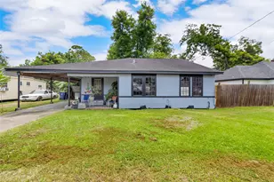 137 Shady Ln, West Columbia, TX 77486 - Photo 1