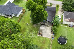 137 Shady Ln, West Columbia, TX 77486 - Photo 17