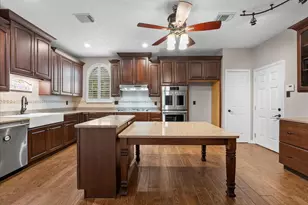 1006 Chesterwood Dr, Pearland, TX 77581 - Photo 3