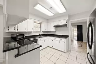 5827 S Braeswood Blvd, Houston, TX 77096 - Photo 11