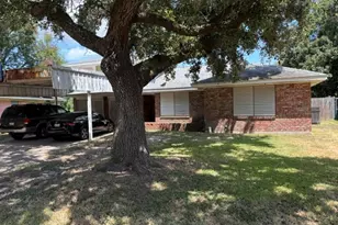 1909 11th Ave, La Marque, TX 77568 - Photo 1