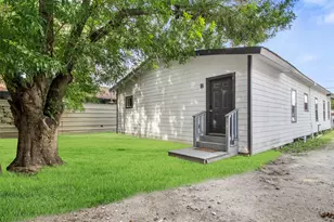 405 Medina St, Houston, TX 77012 - Photo 1