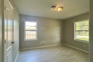 602 Bluebonnet Dr, La Marque, TX 77568 - Photo 9