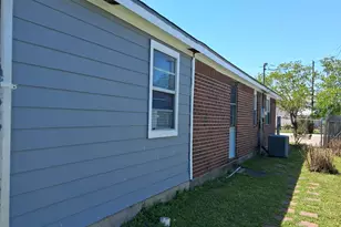 2713 Ave C, Dickinson, TX 77539 - Photo 3
