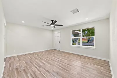 6710 Glen Rock Drive, Houston, TX 77087 - Photo 9
