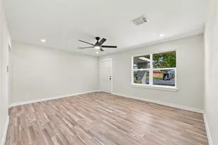 6710 Glen Rock Dr, Houston, TX 77087 - Photo 9