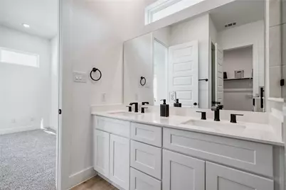 8107 Calhoun Road, Houston, TX 77033 - Photo 15