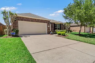 1542 Tuscan Village Dr, League City, TX 77573 - Photo 3