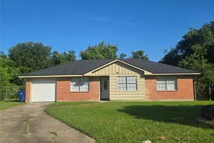 7518 Hummingbird Ln, Texas City, TX 77591 - Photo 1