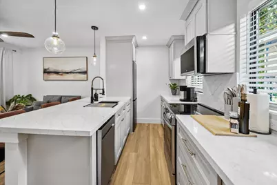 5844 Darling Street, Houston, TX 77007 - Photo 9