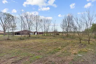 17 County Rd 533, Angleton, TX 77515 - Photo 1
