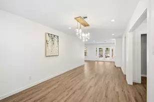 9634 Meadowglen Ln, Houston, TX 77063 - Photo 7