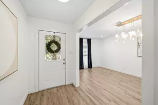 9634 Meadowglen Ln, Houston, TX 77063 - Photo 3