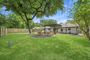 9634 Meadowglen Ln, Houston, TX 77063 - Photo 33