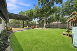 9634 Meadowglen Ln, Houston, TX 77063 - Photo 35