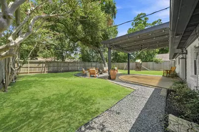 9634 Meadowglen Lane, Houston, TX 77063 - Photo 33