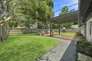 9634 Meadowglen Ln, Houston, TX 77063 - Photo 33