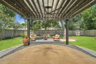 9634 Meadowglen Ln, Houston, TX 77063 - Photo 31
