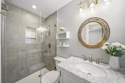 9634 Meadowglen Lane, Houston, TX 77063 - Photo 23