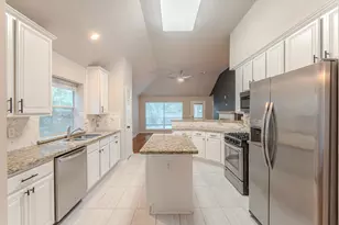 91 N Willow Point Cir, The Woodlands, TX 77382 - Photo 15