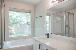 91 N Willow Point Cir, The Woodlands, TX 77382 - Photo 29