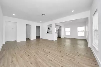 1203 W 6th Street, Freeport, TX 77541 - Photo 9