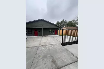 5325 Kenilwood Drive #AB, Houston, TX 77033 - Photo 11