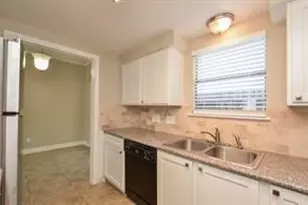 11710 Southlake Dr, Houston, TX 77077 - Photo 9
