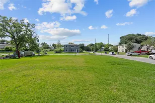 1236 1st Ave N, Texas City, TX 77590 - Photo 1