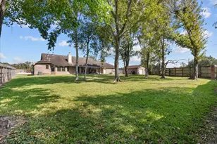 105 Canal Dr, Friendswood, TX 77546 - Photo 33