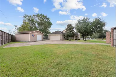 105 Canal Drive, Friendswood, TX 77546 - Photo 3