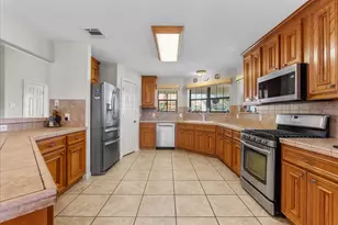 105 Canal Dr, Friendswood, TX 77546 - Photo 15