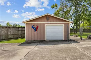 105 Canal Dr, Friendswood, TX 77546 - Photo 7