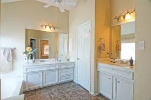 3819 Shady Breeze Dr, Houston, TX 77082 - Photo 5