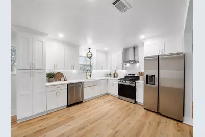 5203 Brookmeade Drive, Houston, TX 77045 - Photo 15